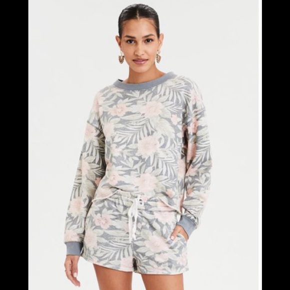 American Eagle Outfitters Tops - AE Ahh-mazingly soft tropical print sweatshirt NWT